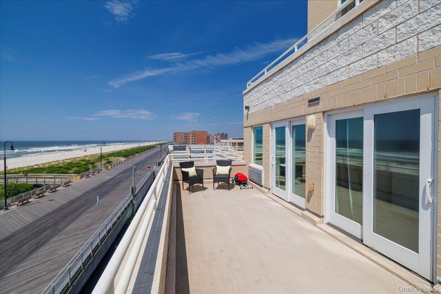 450 W Broadway 3F, Long Beach, NY 11561