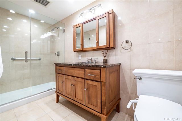 450 W Broadway 3F, Long Beach, NY 11561