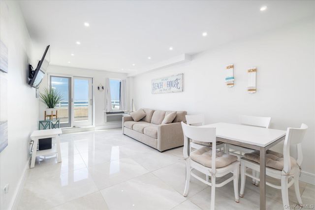 450 W Broadway 3F, Long Beach, NY 11561