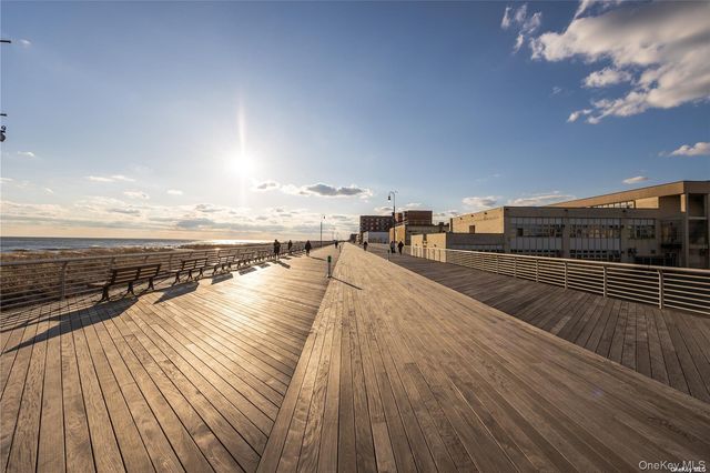 450 W Broadway 3F, Long Beach, NY 11561