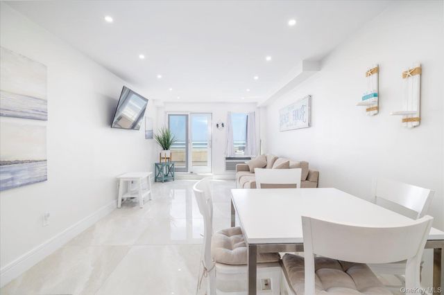 450 W Broadway 3F, Long Beach, NY 11561