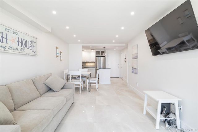 450 W Broadway 3F, Long Beach, NY 11561