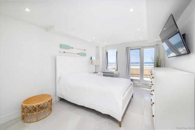 450 W Broadway 3F, Long Beach, NY 11561