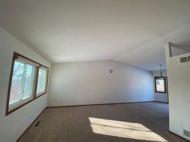 13712 Yosemite Avenue S, Savage, MN 55378