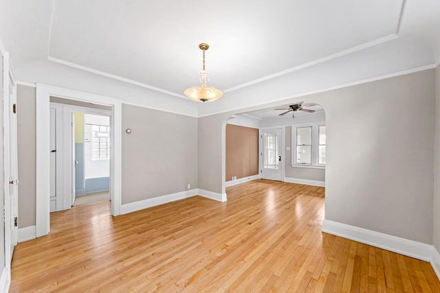 6820 W Hayes AVENUE, West Allis, WI 53219