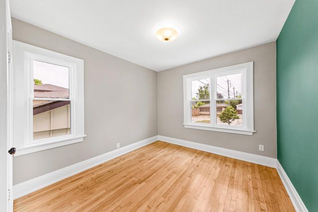 6820 W Hayes AVENUE, West Allis, WI 53219
