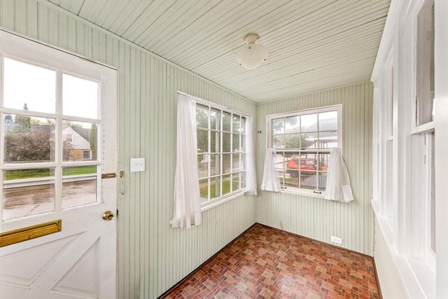 6820 W Hayes AVENUE, West Allis, WI 53219