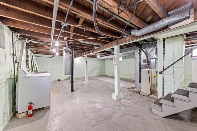 6820 W Hayes AVENUE, West Allis, WI 53219