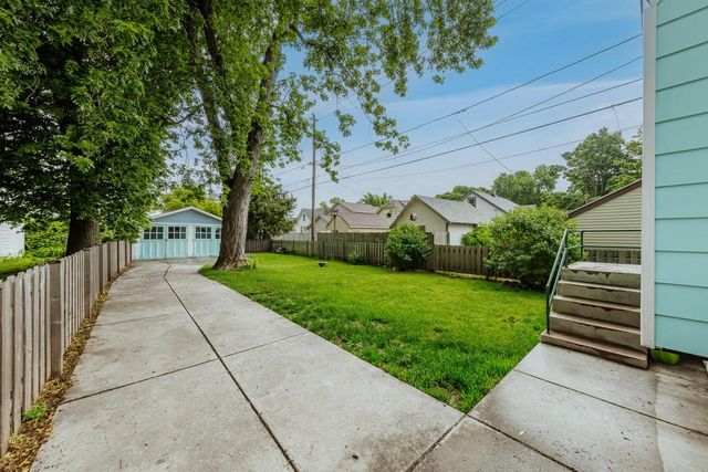 6820 W Hayes AVENUE, West Allis, WI 53219