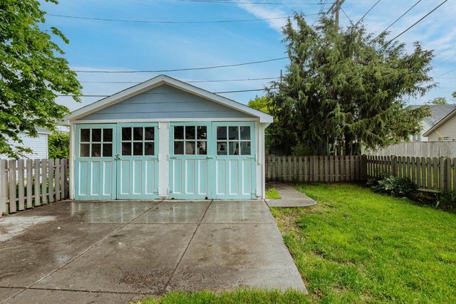 6820 W Hayes AVENUE, West Allis, WI 53219