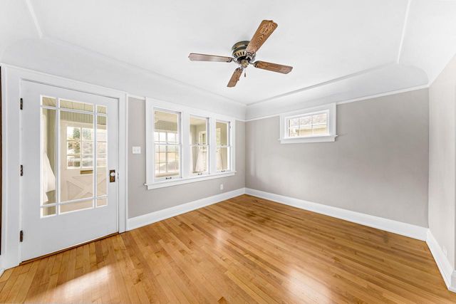6820 W Hayes AVENUE, West Allis, WI 53219