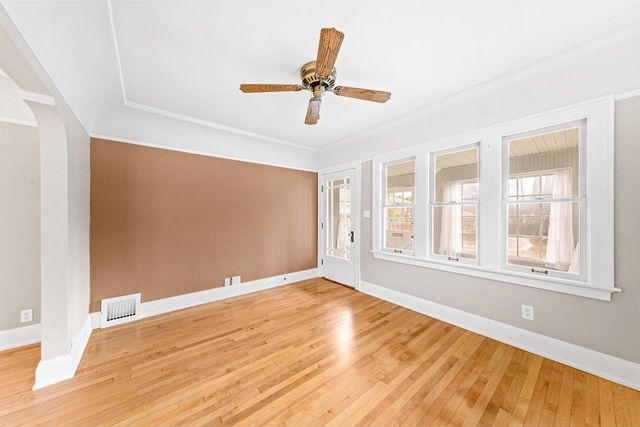 6820 W Hayes AVENUE, West Allis, WI 53219