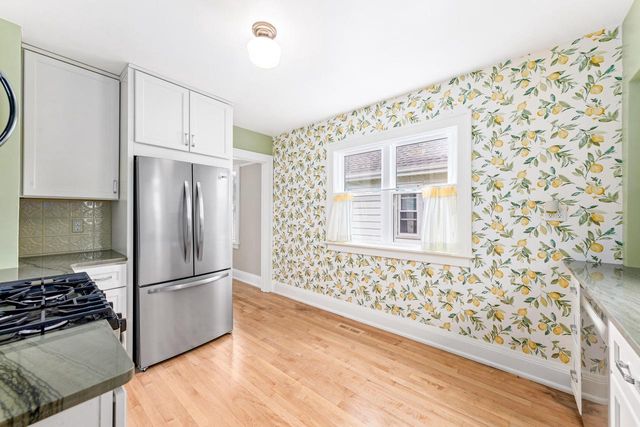 6820 W Hayes AVENUE, West Allis, WI 53219