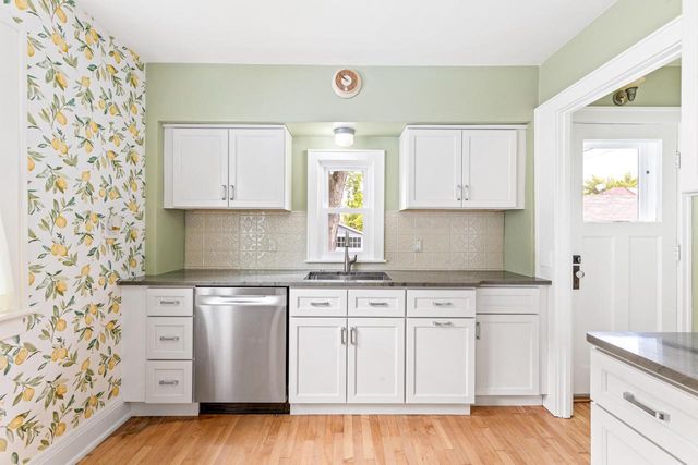 6820 W Hayes AVENUE, West Allis, WI 53219