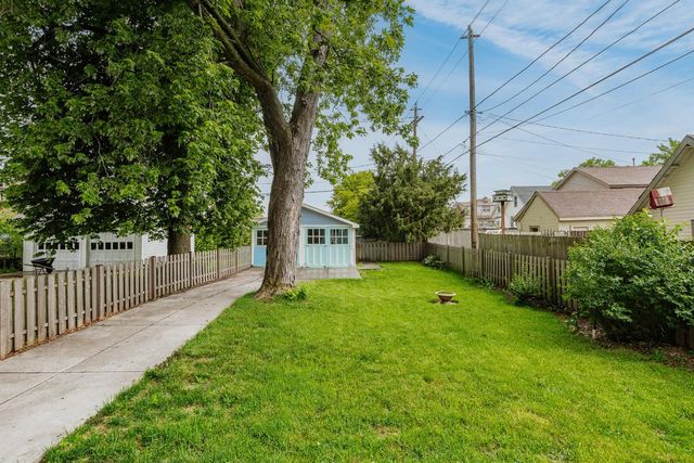 6820 W Hayes AVENUE, West Allis, WI 53219