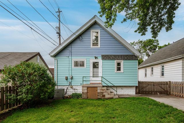 6820 W Hayes AVENUE, West Allis, WI 53219