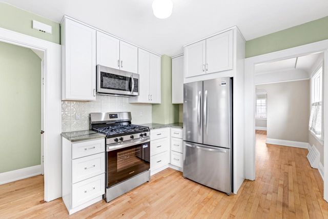6820 W Hayes AVENUE, West Allis, WI 53219