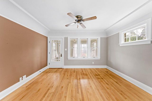 6820 W Hayes AVENUE, West Allis, WI 53219
