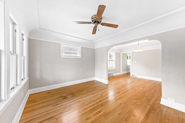 6820 W Hayes AVENUE, West Allis, WI 53219
