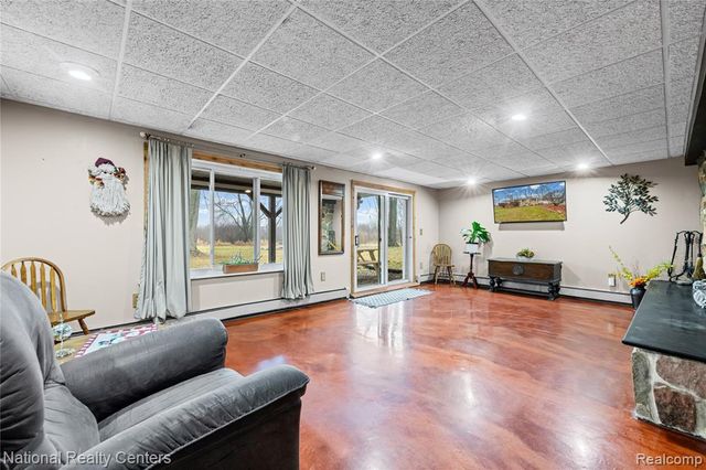 1481 Lochaven Road, Waterford, MI 48327