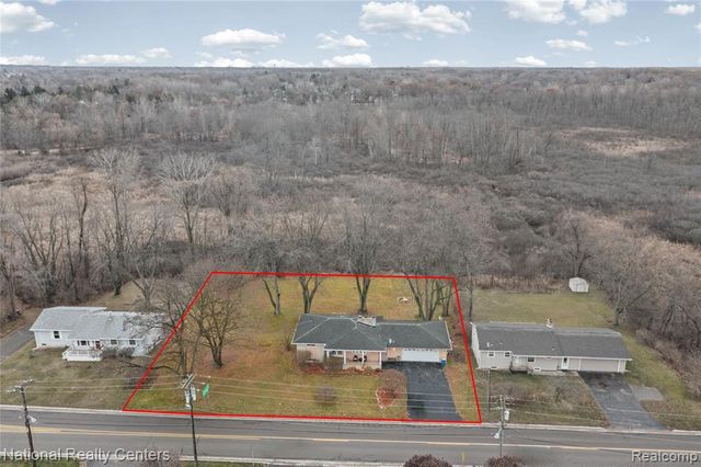 1481 Lochaven Road, Waterford, MI 48327