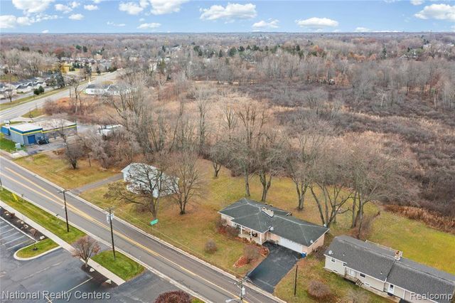 1481 Lochaven Road, Waterford, MI 48327