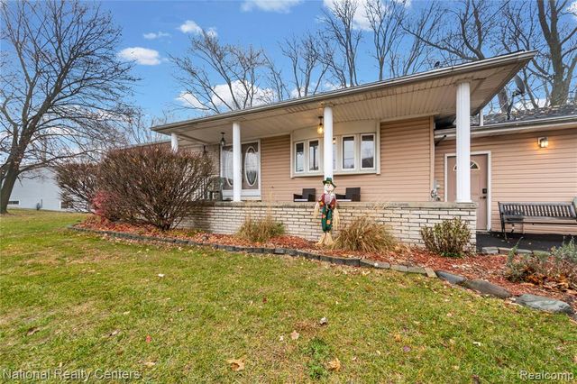 1481 Lochaven Road, Waterford, MI 48327