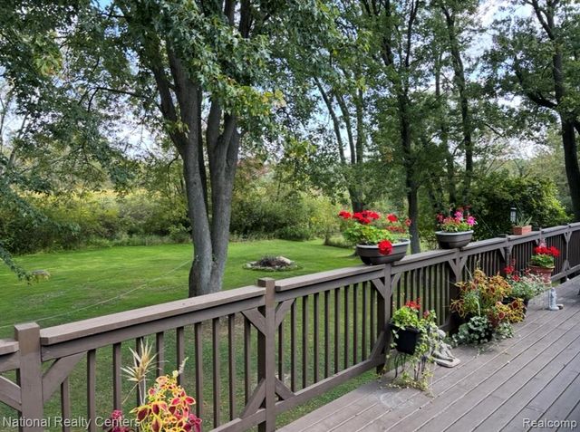 1481 Lochaven Road, Waterford, MI 48327