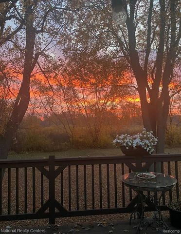 1481 Lochaven Road, Waterford, MI 48327