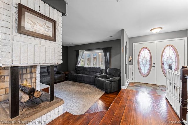 1481 Lochaven Road, Waterford, MI 48327