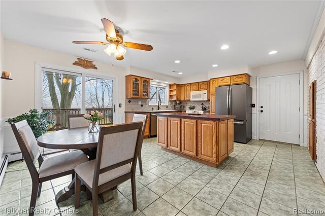 1481 Lochaven Road, Waterford, MI 48327