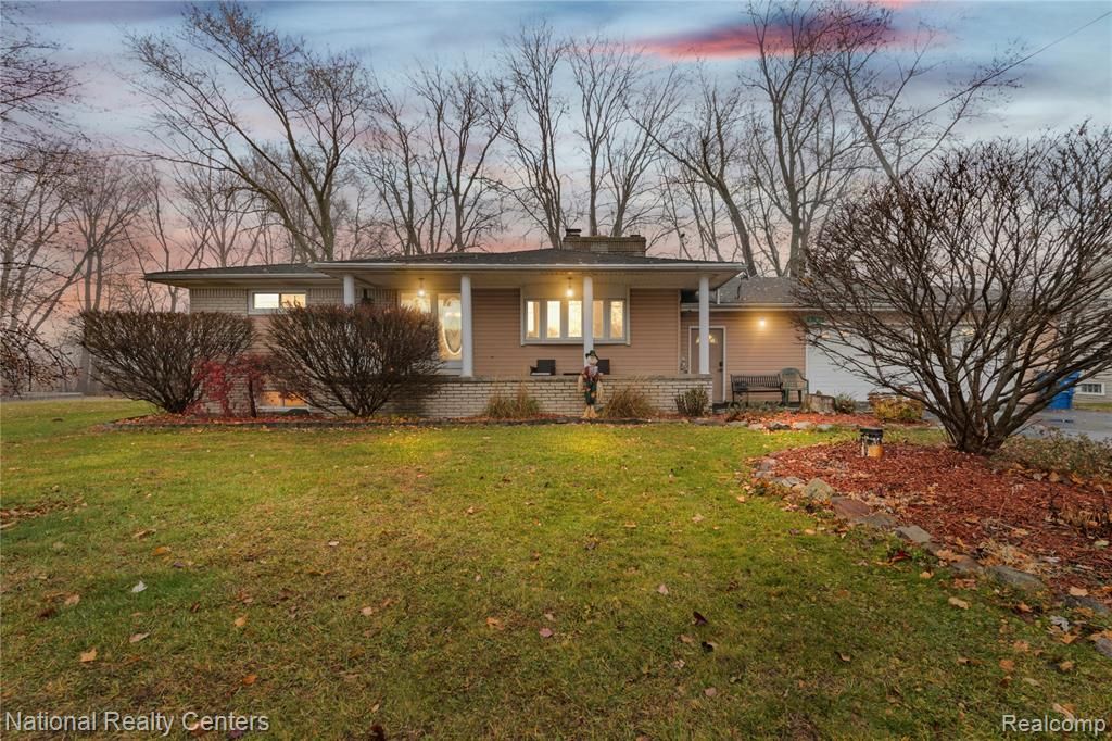 1481 Lochaven Road, Waterford, MI 48327