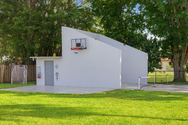 8492 NW 15th Court, Coral Springs, FL 33071