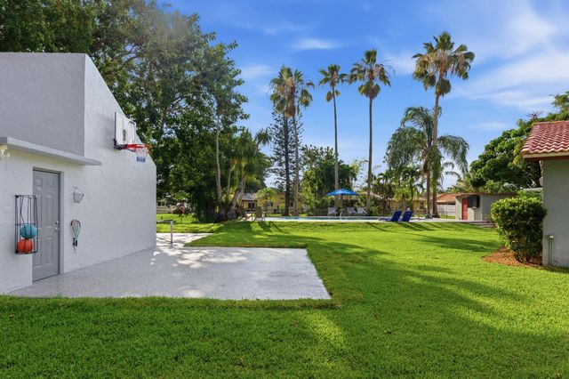 8492 NW 15th Court, Coral Springs, FL 33071