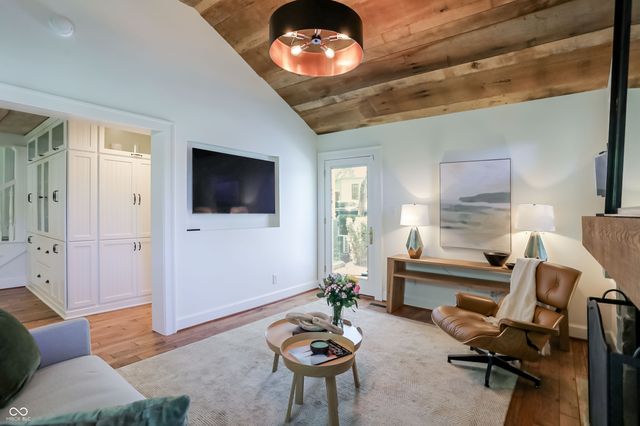 420 W Pine Street, Zionsville, IN 46077