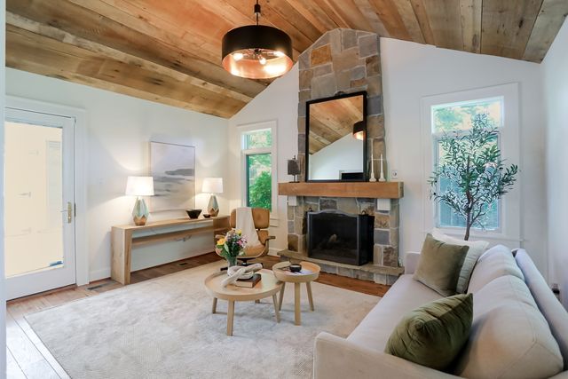 420 W Pine Street, Zionsville, IN 46077
