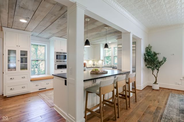 420 W Pine Street, Zionsville, IN 46077