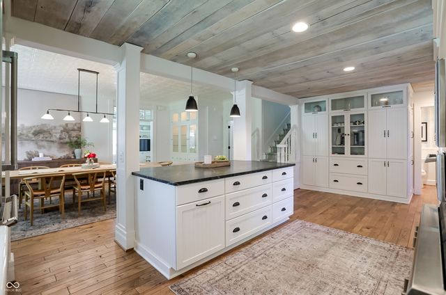 420 W Pine Street, Zionsville, IN 46077