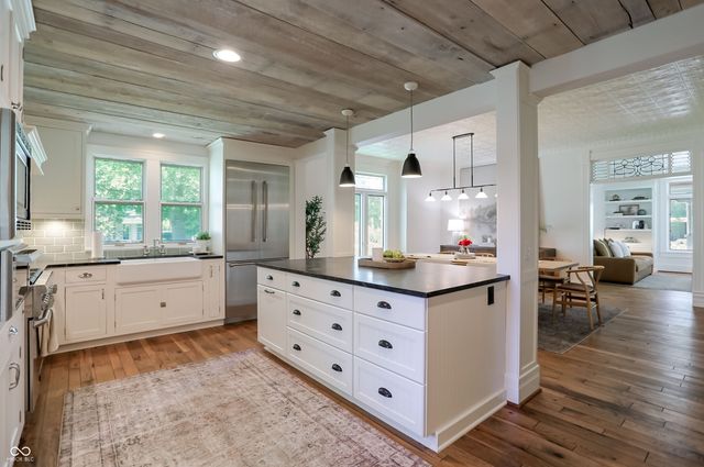 420 W Pine Street, Zionsville, IN 46077