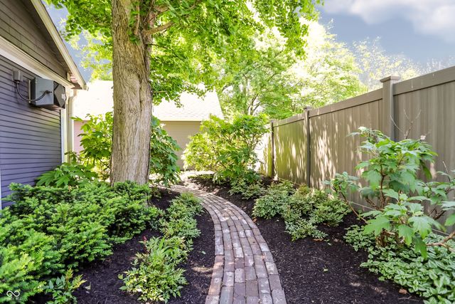 420 W Pine Street, Zionsville, IN 46077