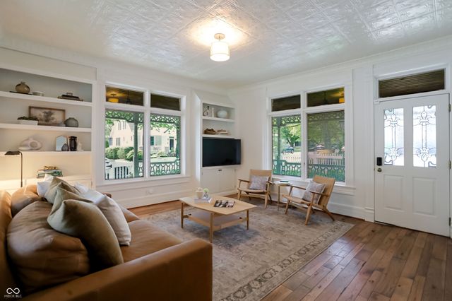 420 W Pine Street, Zionsville, IN 46077