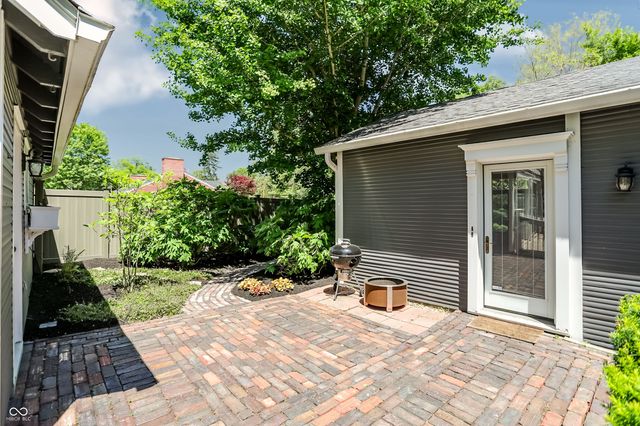 420 W Pine Street, Zionsville, IN 46077