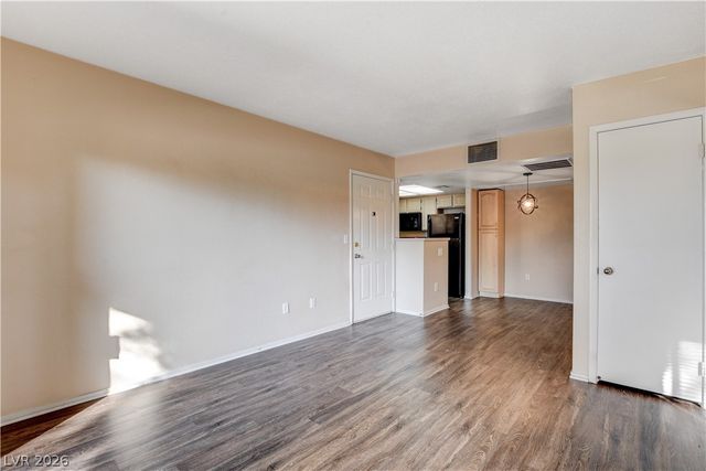 8070 Russell 1064, Las Vegas, NV 89113