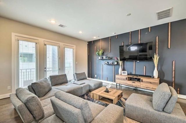 2403 Everett Street C, Houston, TX 77009