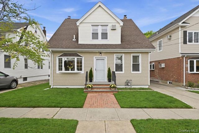 77 Stewart Street, Floral Park, NY 11001