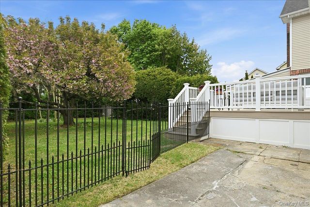 77 Stewart Street, Floral Park, NY 11001