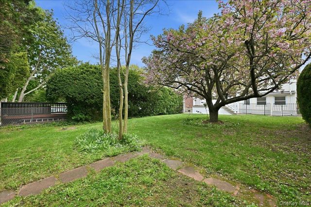 77 Stewart Street, Floral Park, NY 11001