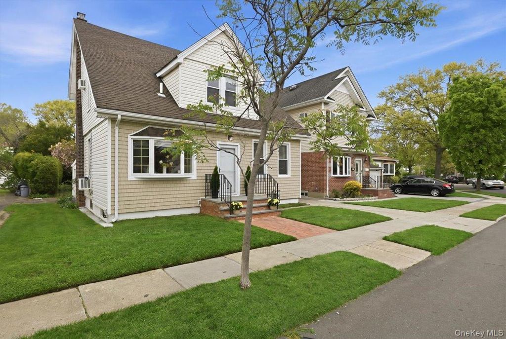 77 Stewart Street, Floral Park, NY 11001