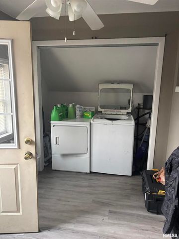 510 2ND Street, De Witt, IA 52742