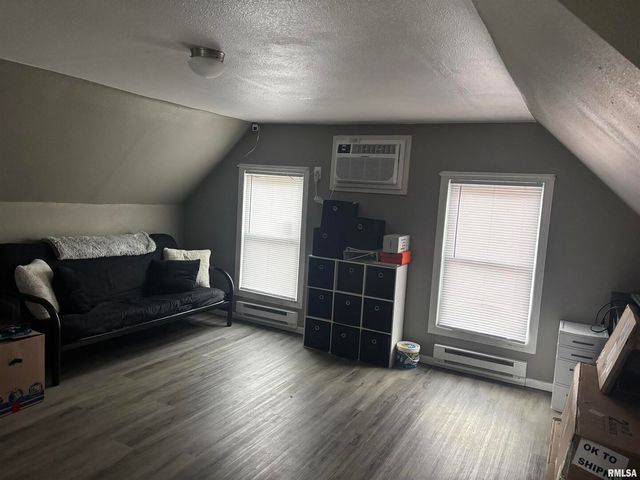 510 2ND Street, De Witt, IA 52742